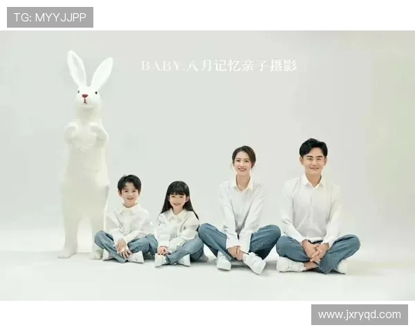 幸福满满的一家人库嫂分享全家福照甜蜜瞬间温馨满溢